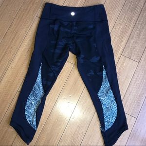 Lululemon Capri Blue Camo Pebble Inkwell Print
